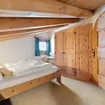 St Moritz بيت ضيافة Madulain
